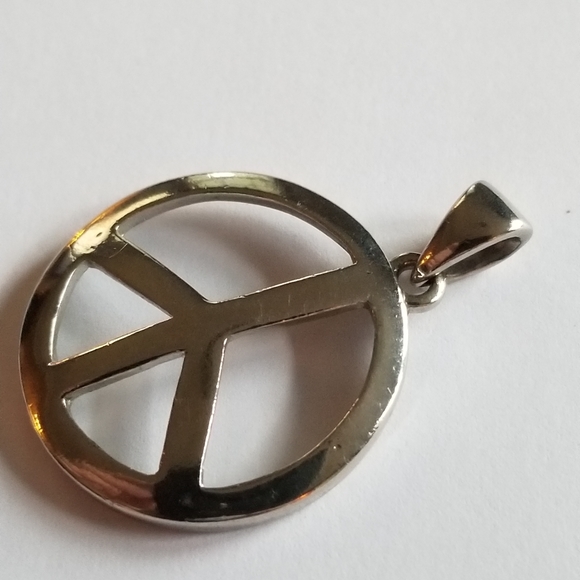 Relisted - Peace sign pendant silver tone metal hippie style - Picture 8 of 12